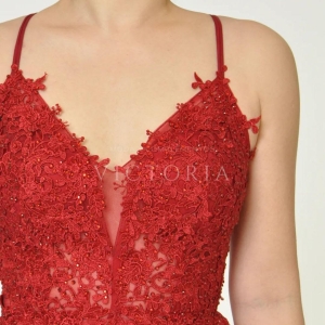 Nuestros vestidos rojos están llenos de detalles.