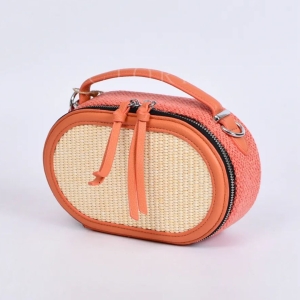 Los bolsos de fibras naturales son ideales para el verano.